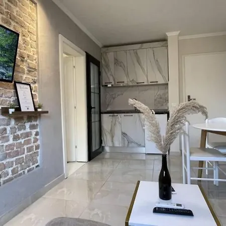 Appartement M. Shyri Str.1