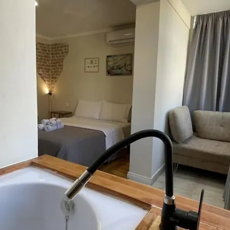 M. Shyri Str.1 * تيرانا