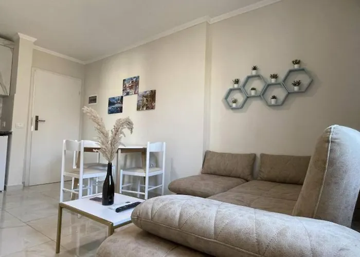 M. Shyri Str.1 טיראנה