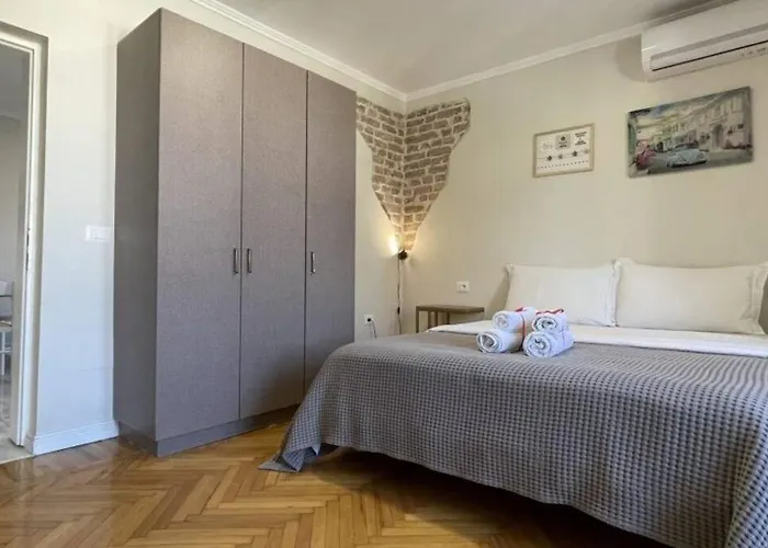 דירה M. Shyri Str.1 *