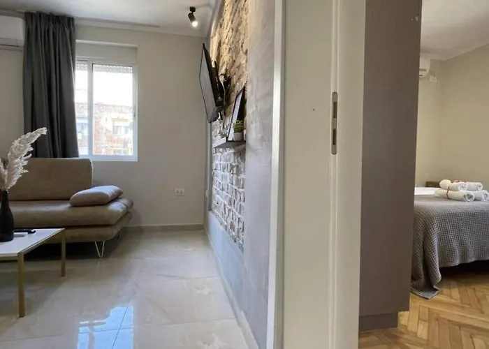 M. Shyri Str.1 דירה