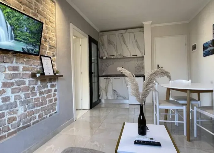 アパート M. Shyri Str.1